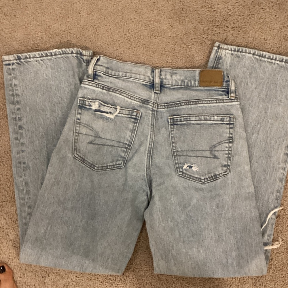 American Eagle Outfitters Light Wash Distressed Straight Jeans - Picture 4 of 4